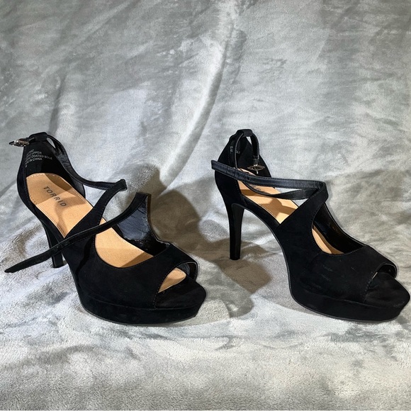 Cross Strap Platform Heel - Picture 2 of 3